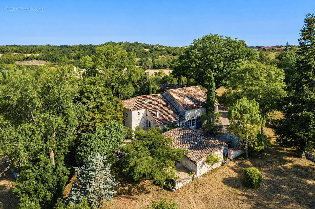 Maison de campagne avec annexe, piscine et dépendance - photo 4