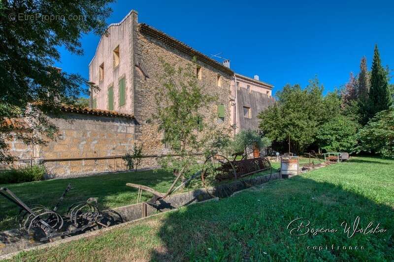 Bastide Ancien Moulin à SALON DE PROVENCE (13) 400 m² et plus de 4000m² de terrain - photo 3