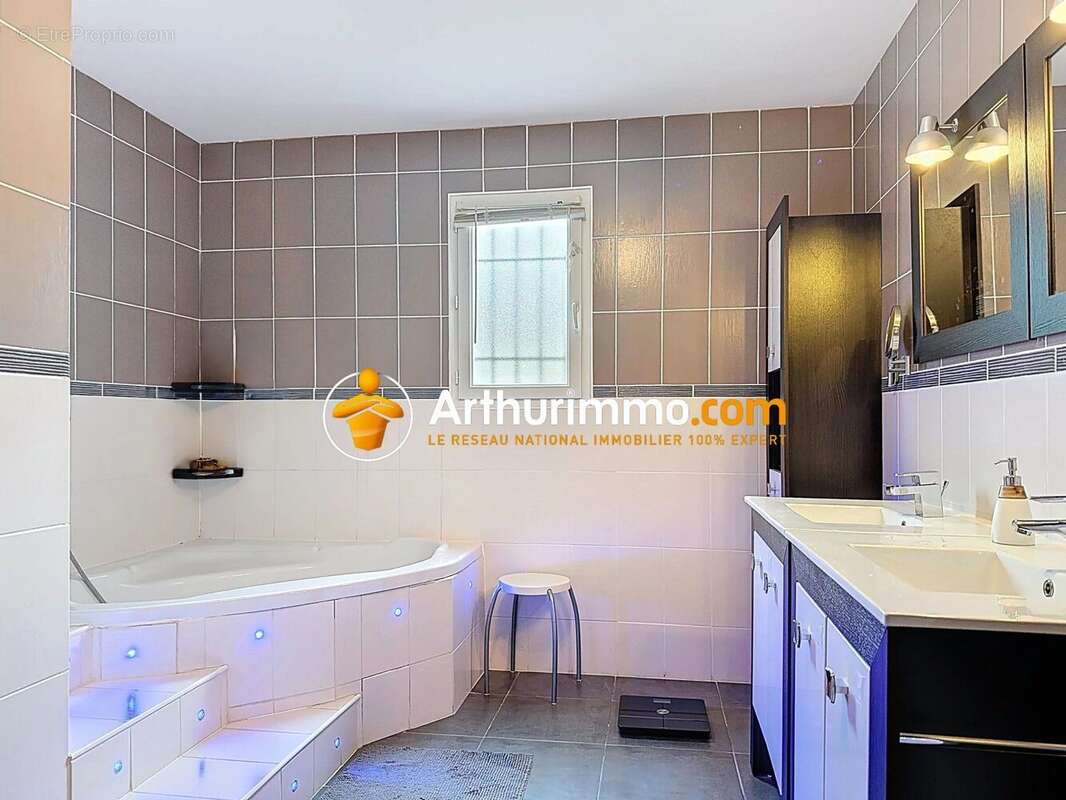 Maison à LA TOUR-DU-PIN