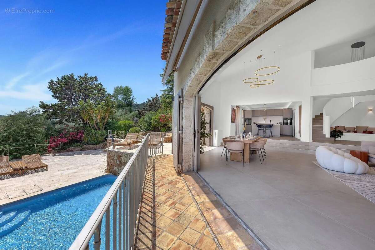 Maison à MANDELIEU-LA-NAPOULE