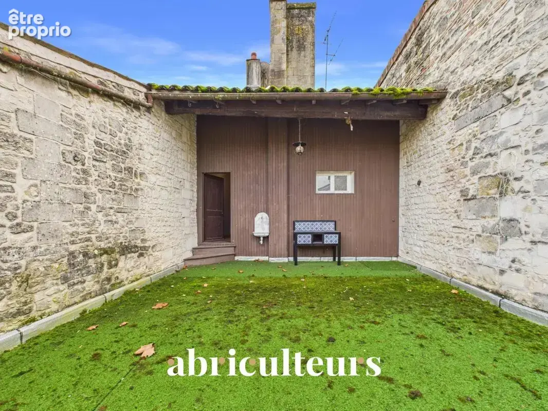 Maison de Maître À deux pas des bords de la Charente en vente à Jarnac (16200) - photo 6