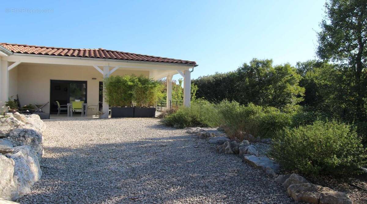 Rare à Méjannes-le-Clap : Villa Contemporaine Plain-Pied (DPE A) avec dépendance et piscine - photo 7