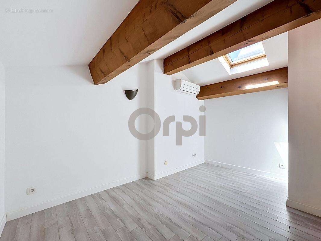 Appartement à ROQUEBRUNE-SUR-ARGENS