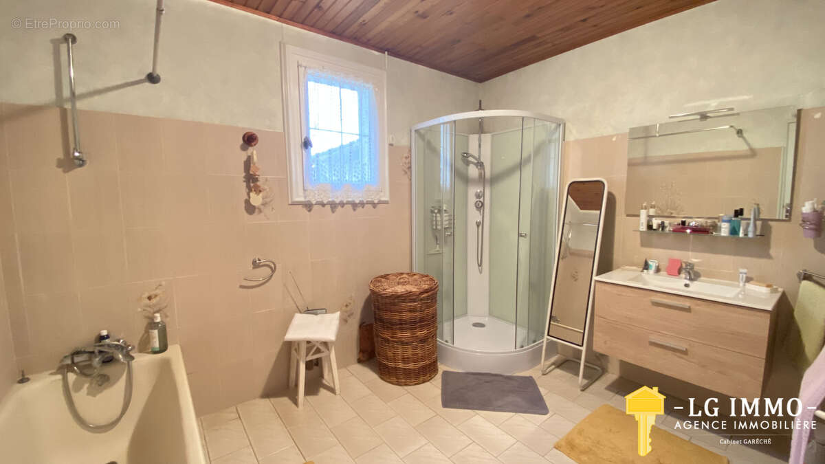 Maison à CHAMPAGNOLLES