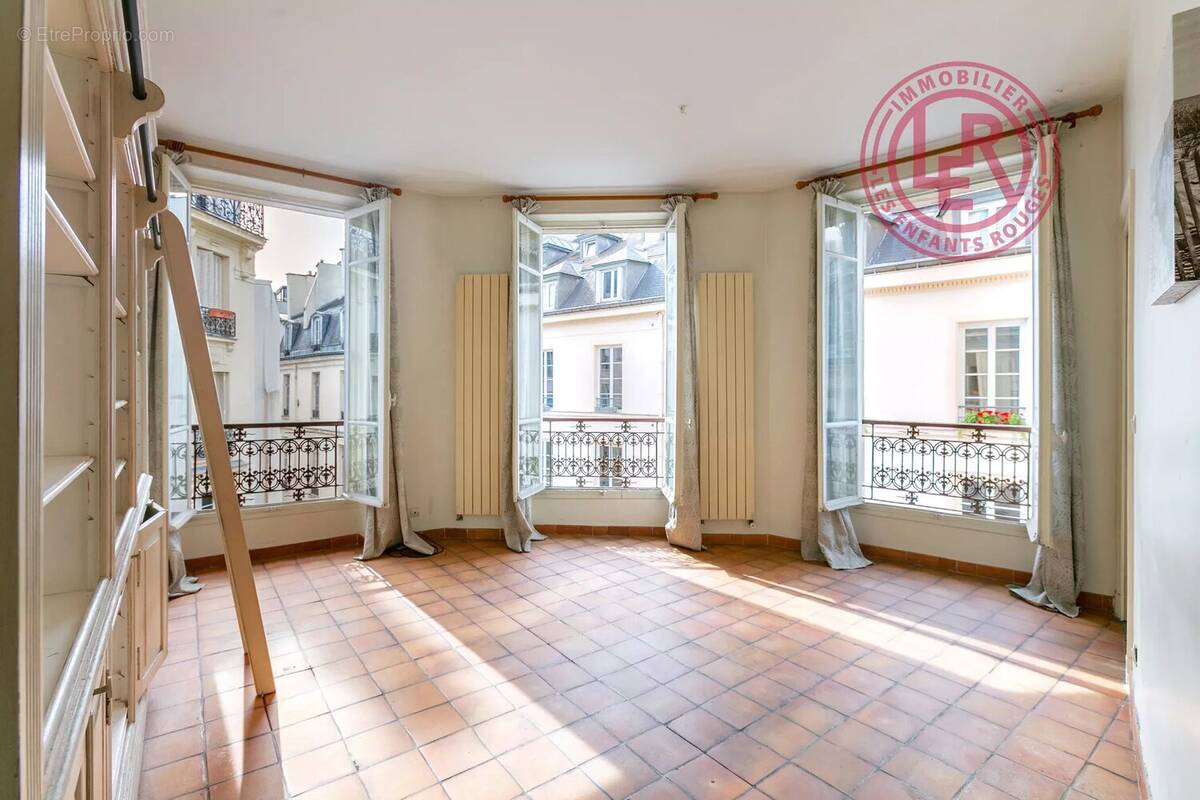 Appartement à PARIS-3E