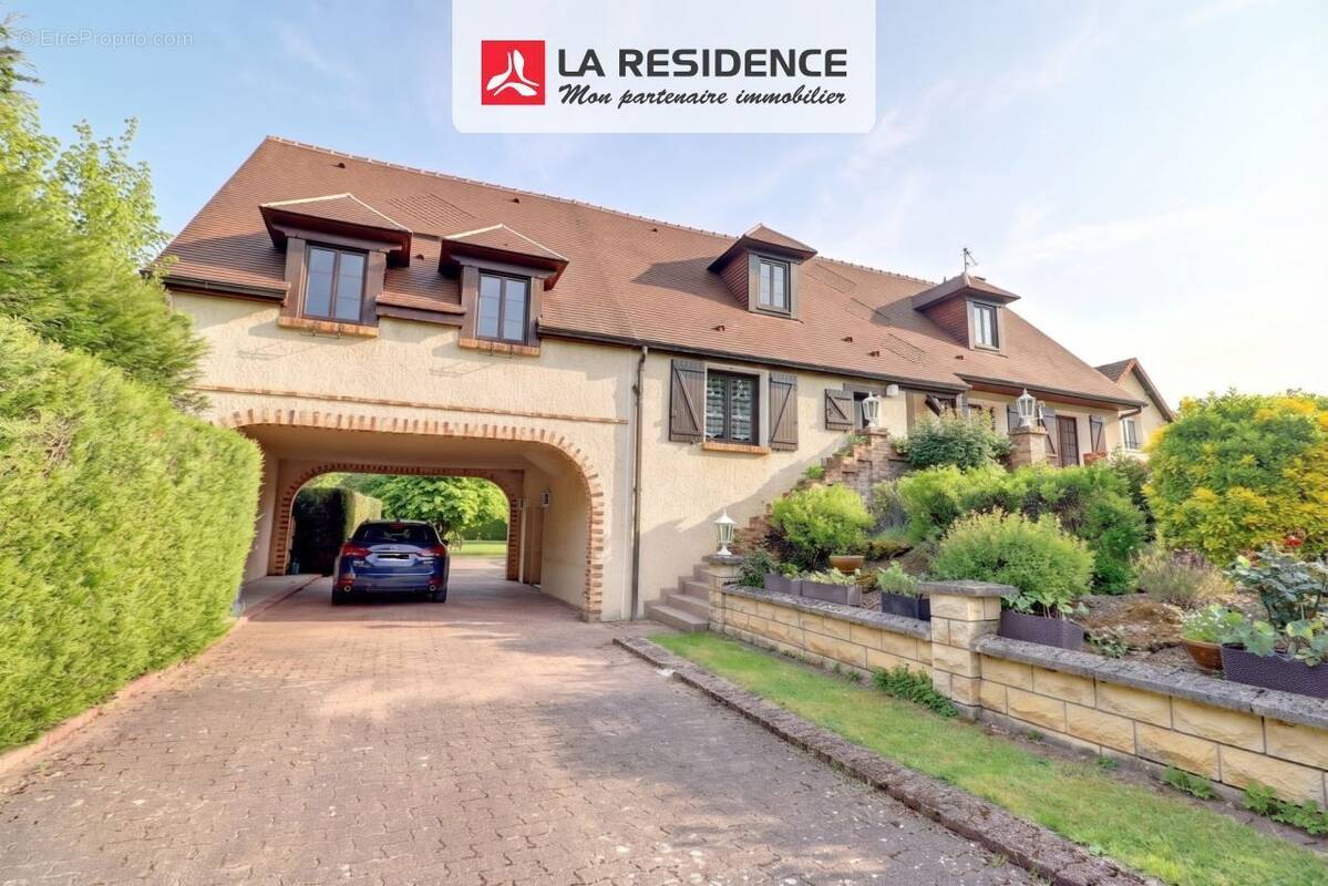 Maison à JOUY-LE-MOUTIER