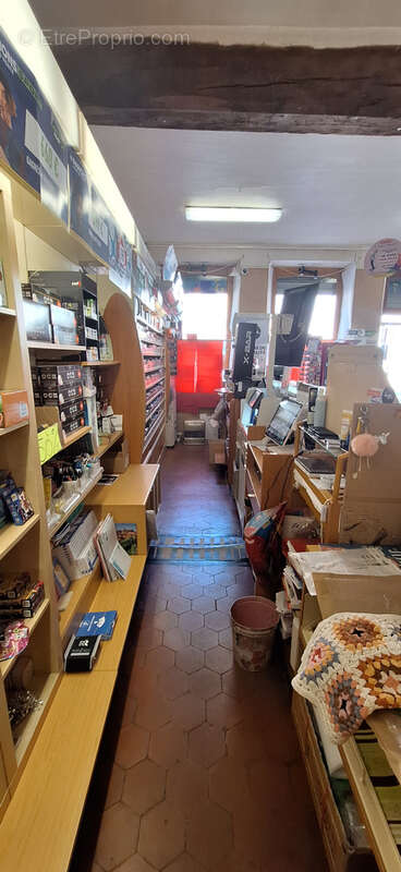 Commerce à VILLENEUVE-L'ARCHEVEQUE