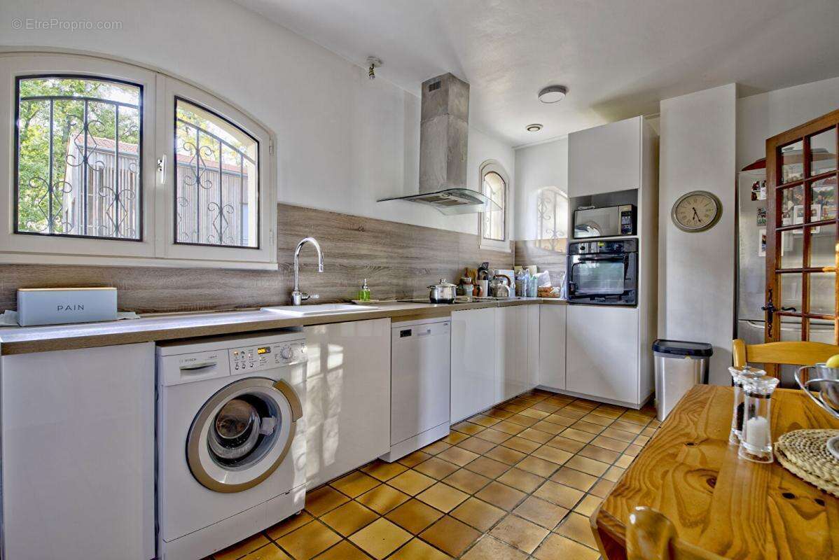 Maison à FARGUES-SAINT-HILAIRE