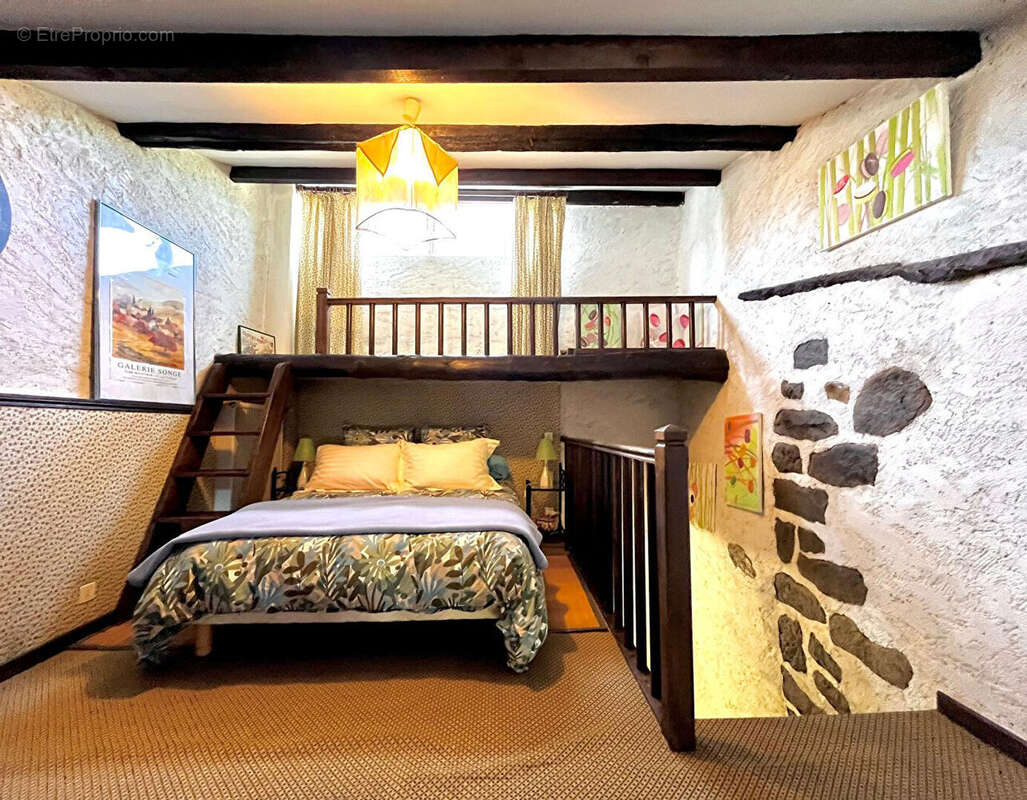 Maison  de charme située à Annot de 217 m2 comprenant 5 chambres et 3 caves. - photo 16