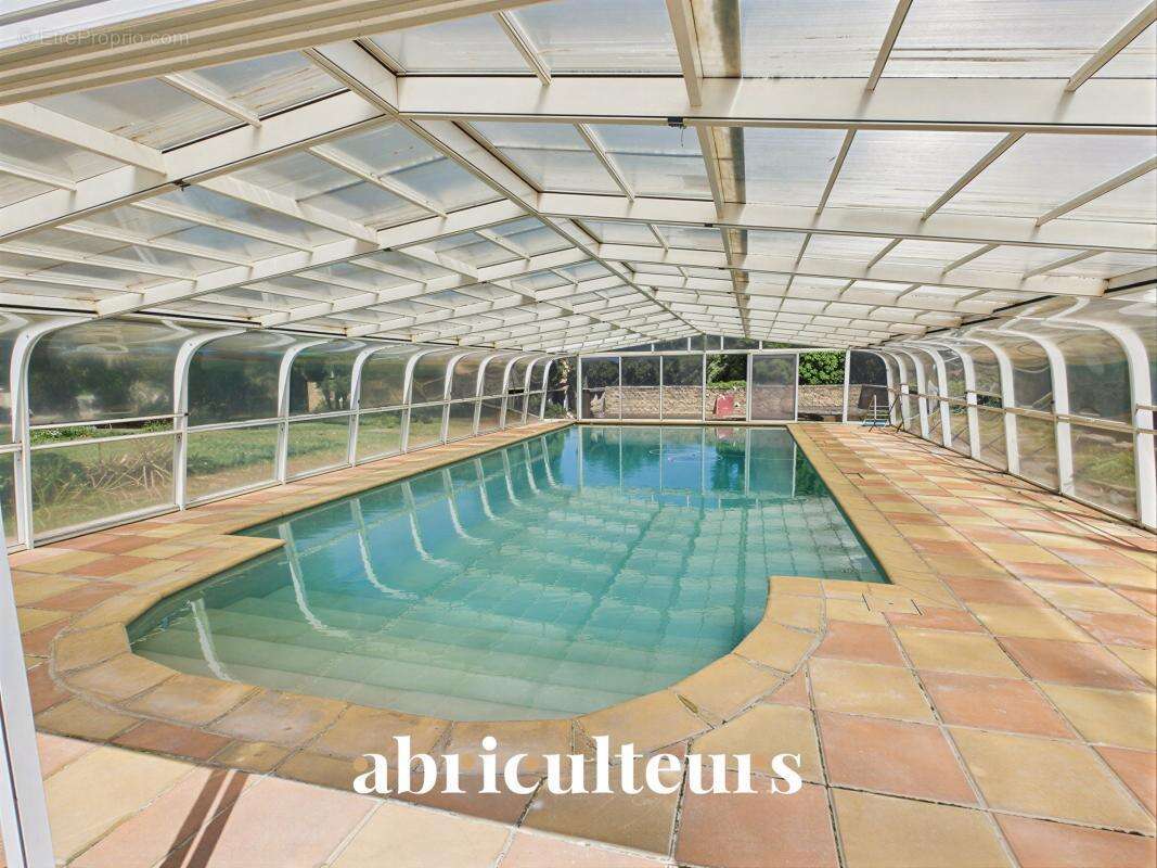 Maison en pierre de 254 m² en vente à Grans (13250) - photo 3