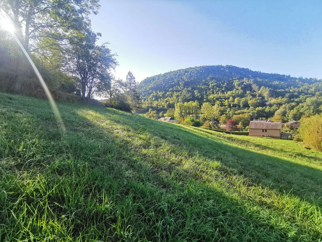 Terrain à MARCILLAC-VALLON