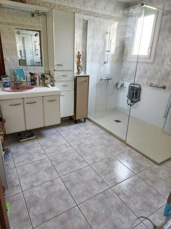 Maison à SAINT-JULIEN-LES-ROSIERS