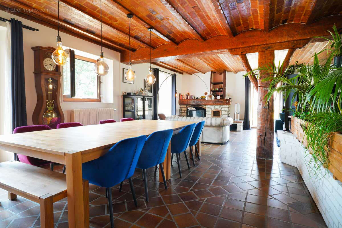 Maison à SAINT-MAURICE-MONTCOURONNE