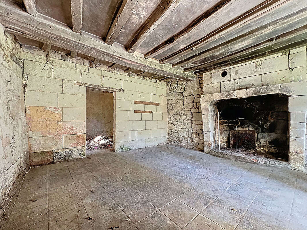 Maison à AMBILLOU-CHATEAU