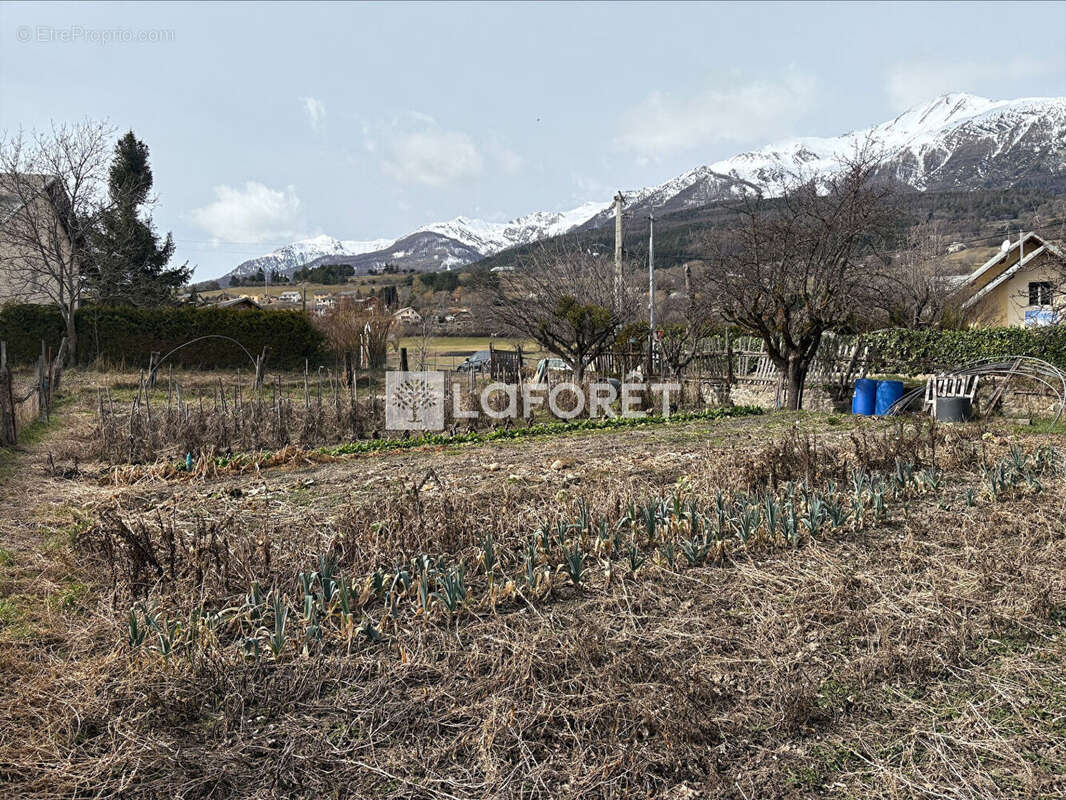 Terrain à CHATEAUROUX-LES-ALPES