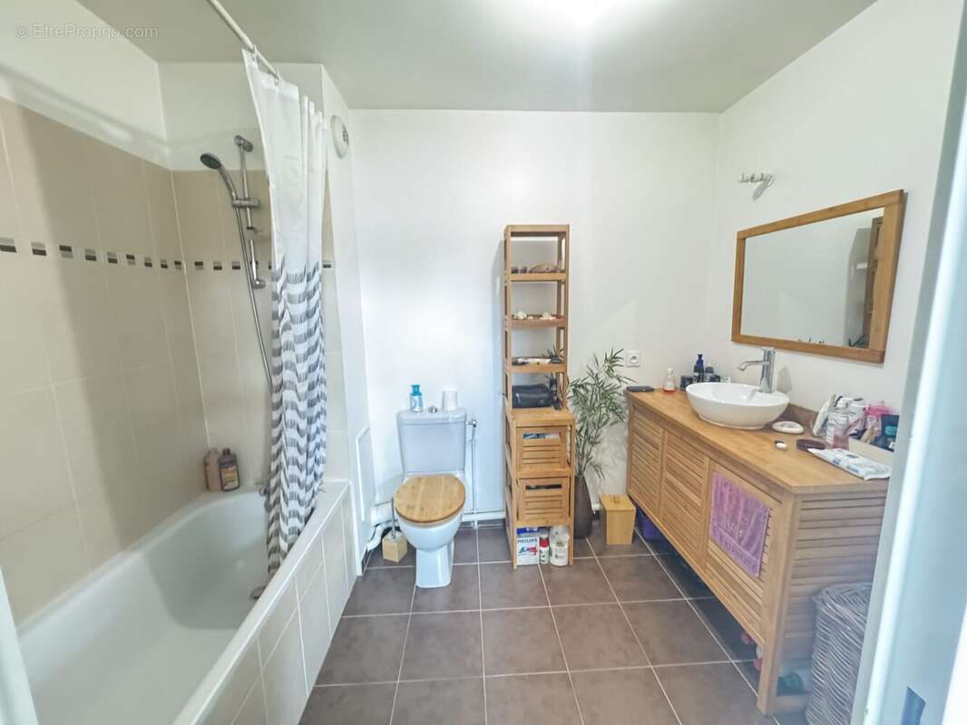 Appartement à VILLIERS-LE-BACLE
