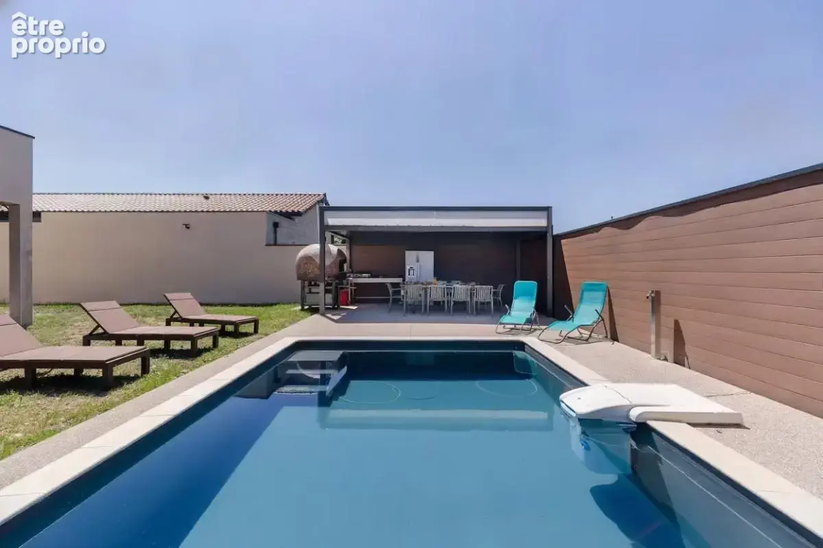 Maison - 5 Chambres - Double garage - Espace bien être - Piscine - Terrasse - Pergola - photo 4