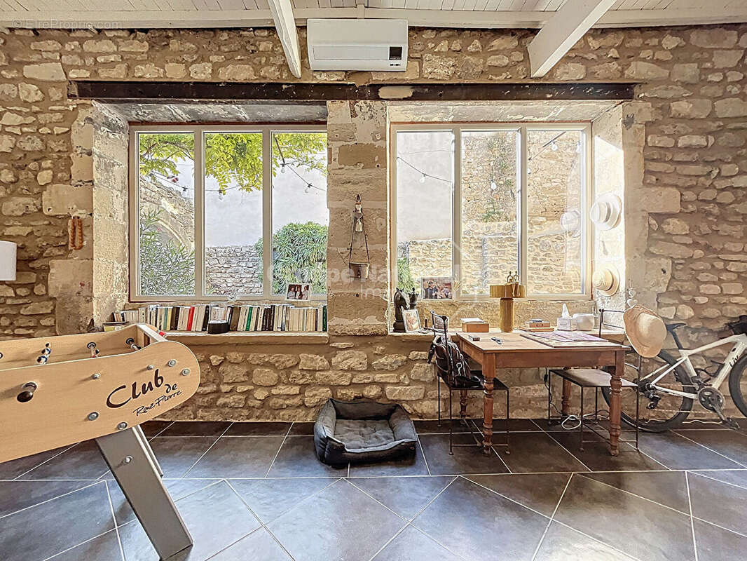 Maison à LA BAUME-DE-TRANSIT