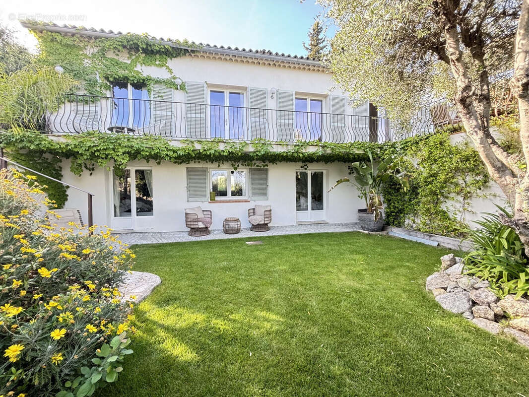 Maison 237 m² à Grasse  - photo 4