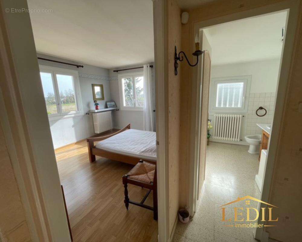 Maison de campagne avec de la terre - photo 7