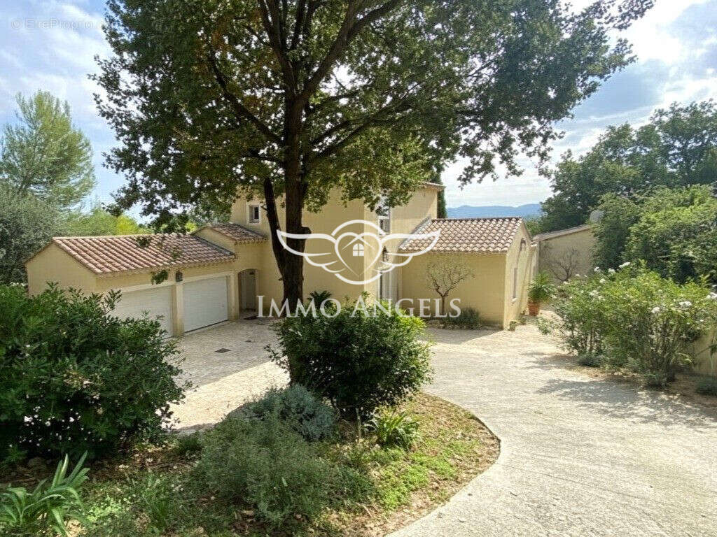 Maison à LAUDUN-L&#039;ARDOISE