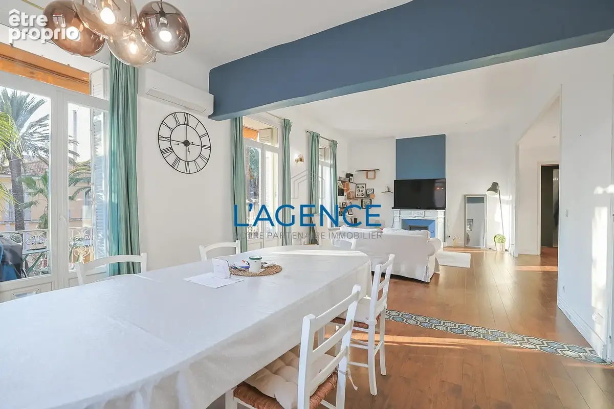 Appartement bourgeois de type T4 de 126 m2 dans un bel immeuble du centre ville à Hyères - photo 7