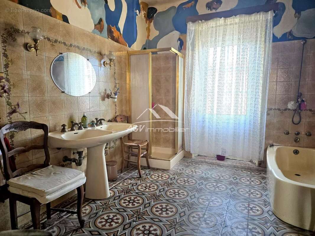 Maison avec local  et dépendances - photo 7