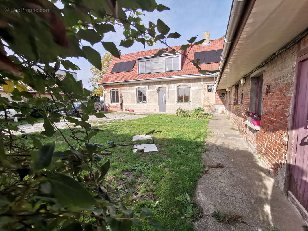 Maison à LA GORGUE