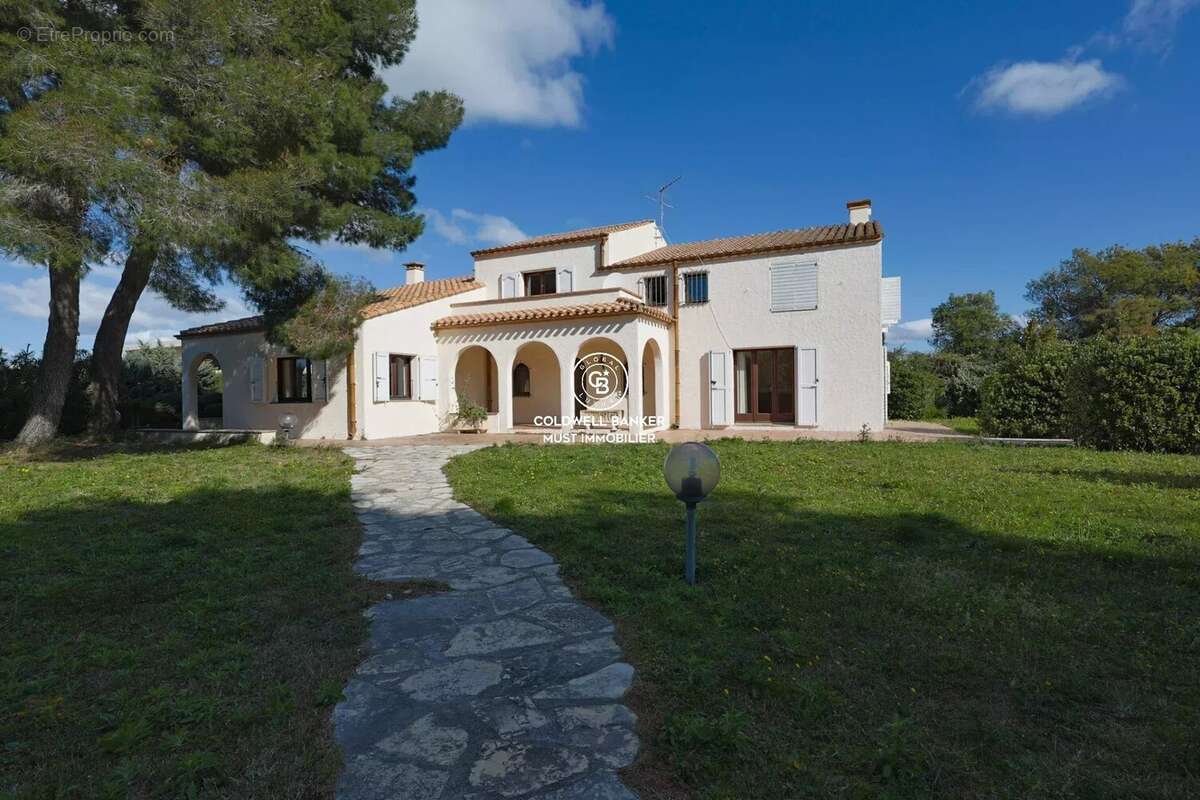 Maison à SAINT-ESTEVE