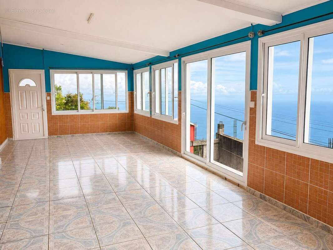 Maison 120 m² à Le Port  - photo 8