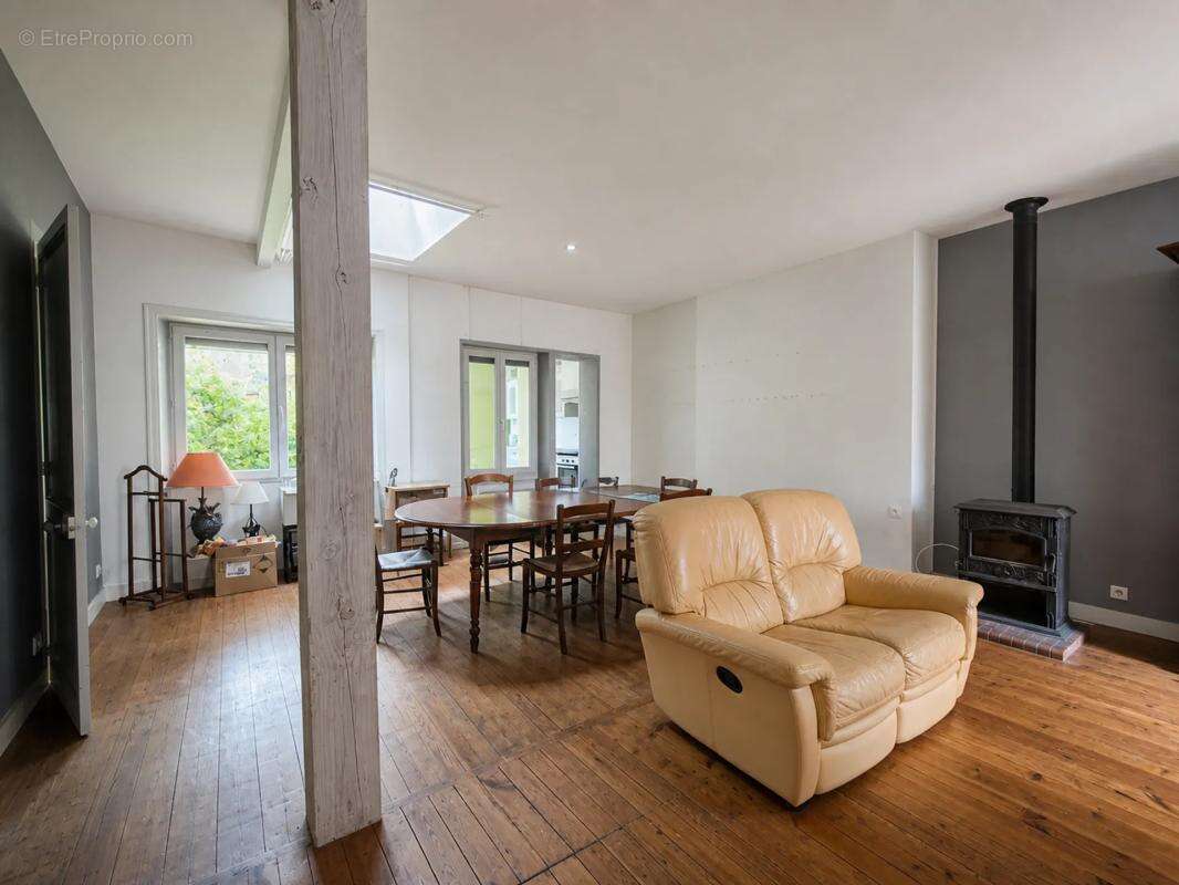 Maison de ville à rénover 3 pièces de 80 m2,  Cognac - photo 2