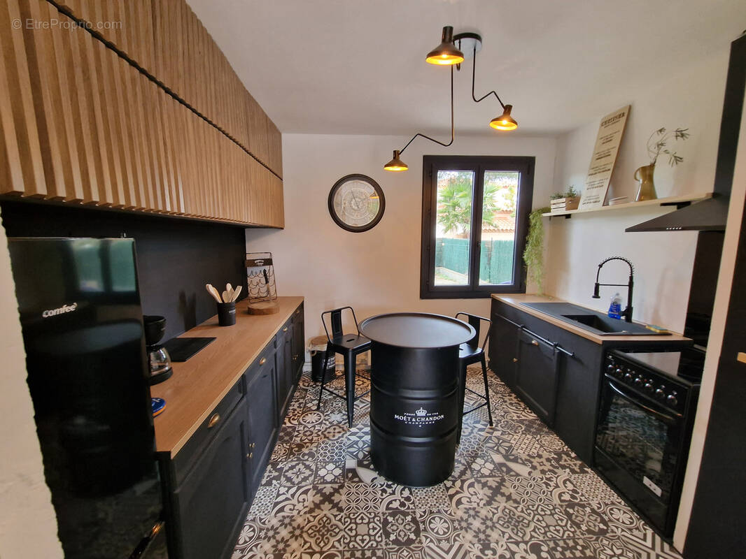 Maison à SAINT-LAURENT-DE-LA-SALANQUE