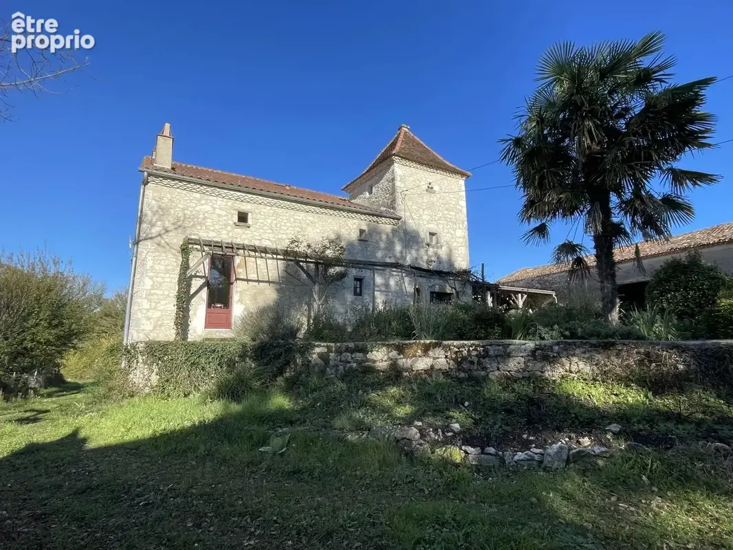 Trois maisons situées dans un endroit paisible proche d'une belle ville bastide - photo 21