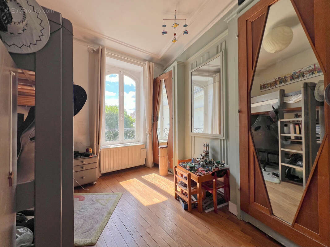 Appartement à COURBEVOIE