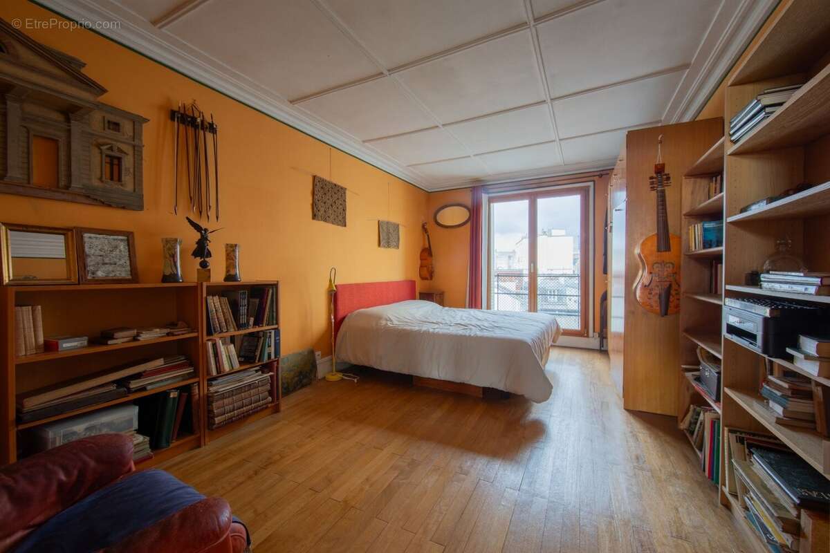 Appartement à PARIS-16E