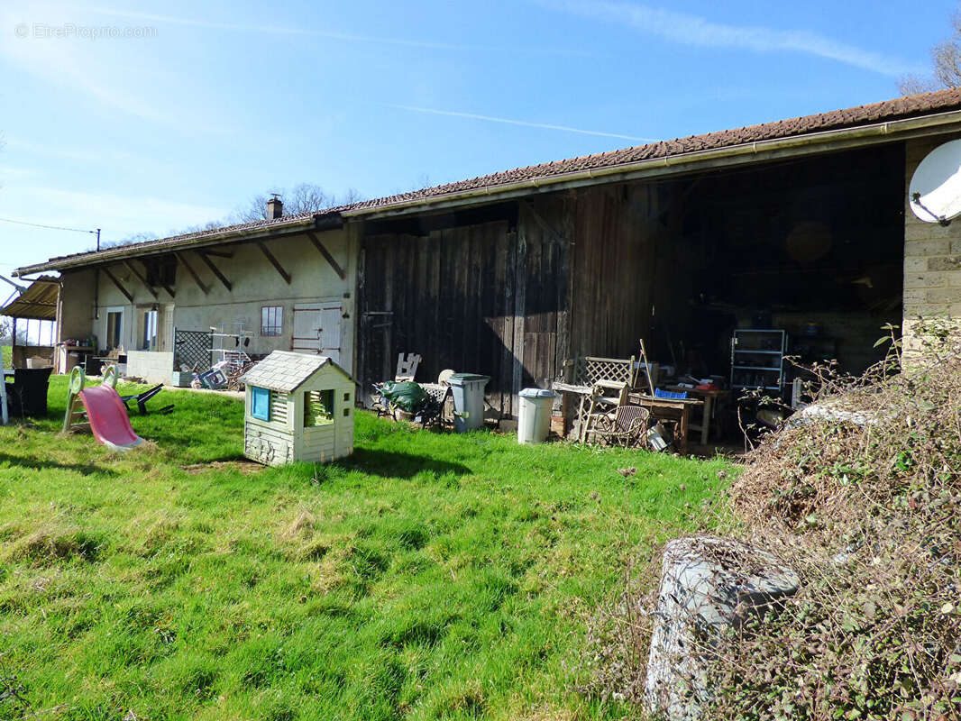 Maison à SAINT-TRIVIER-DE-COURTES