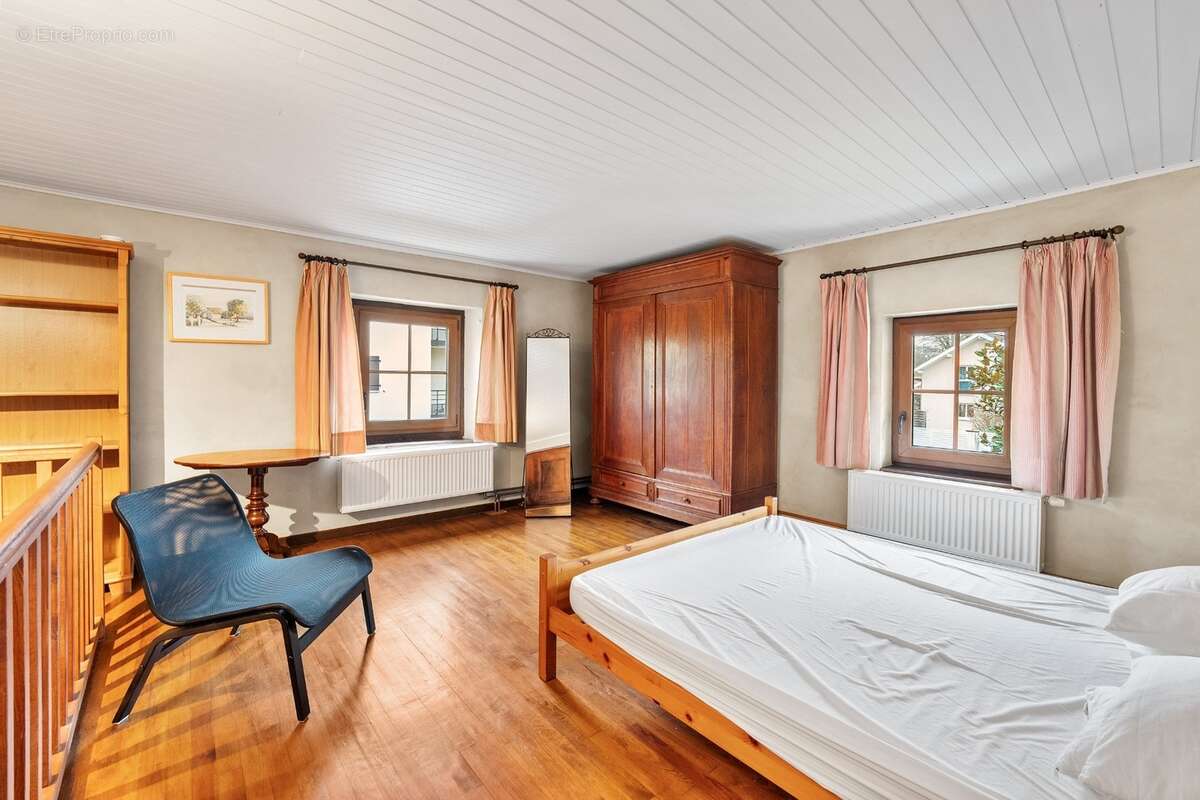À VENDRE – Charmante ferme rénovée avec gîte indépendant et grange – Prévessin-Moëns - photo 15