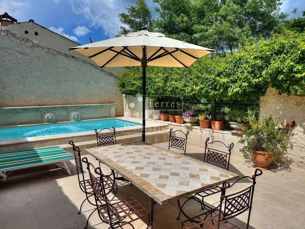 Maison à ENTRECASTEAUX