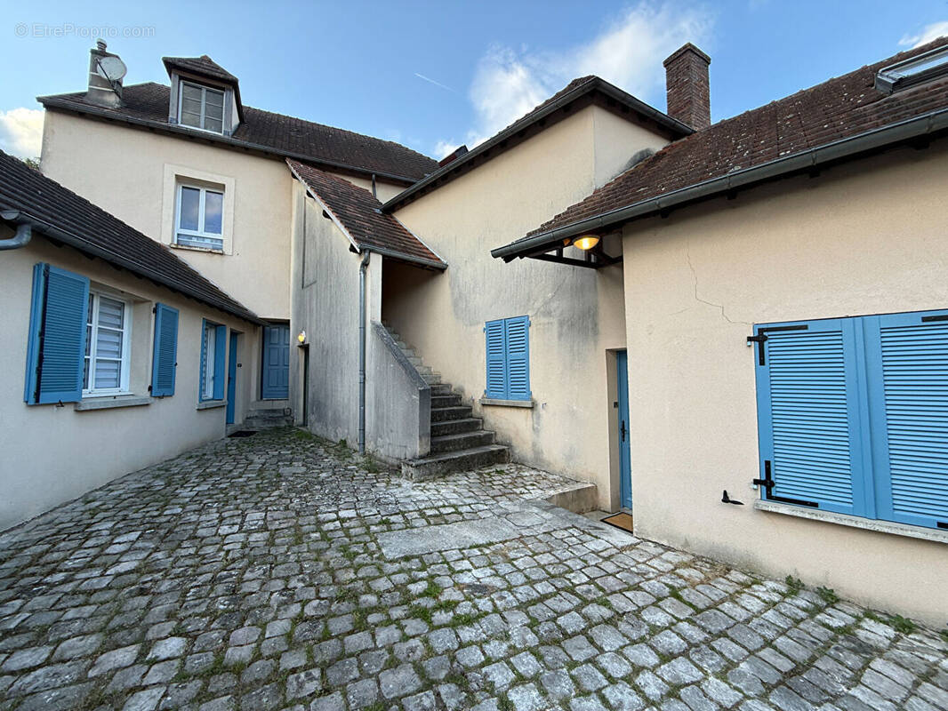 Appartement à EPERNON