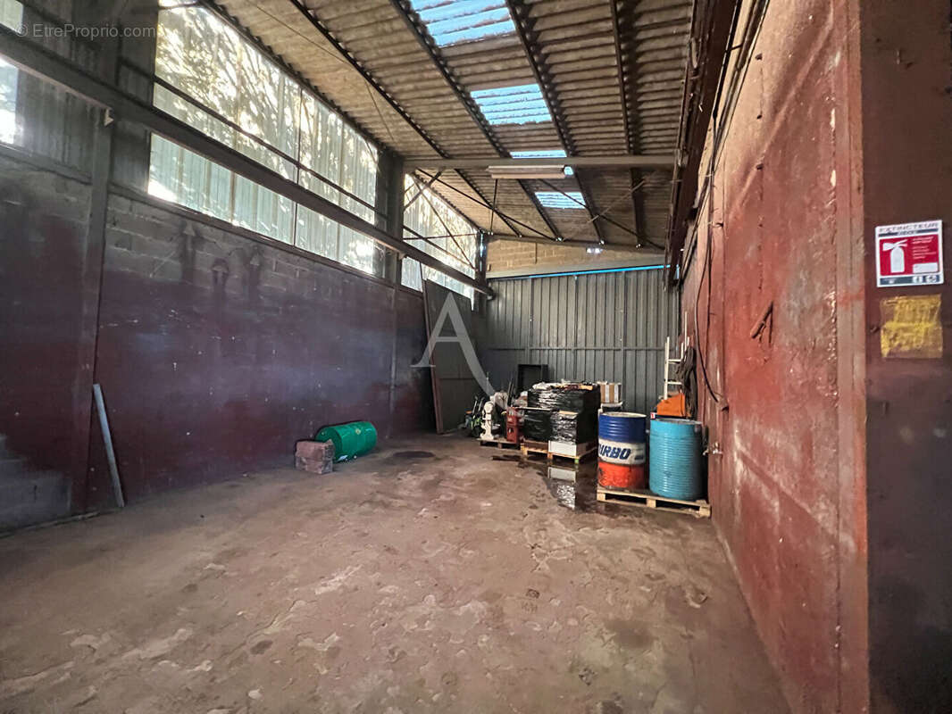 Vouille - entrepôt - local industriel - 810m² - photo 5