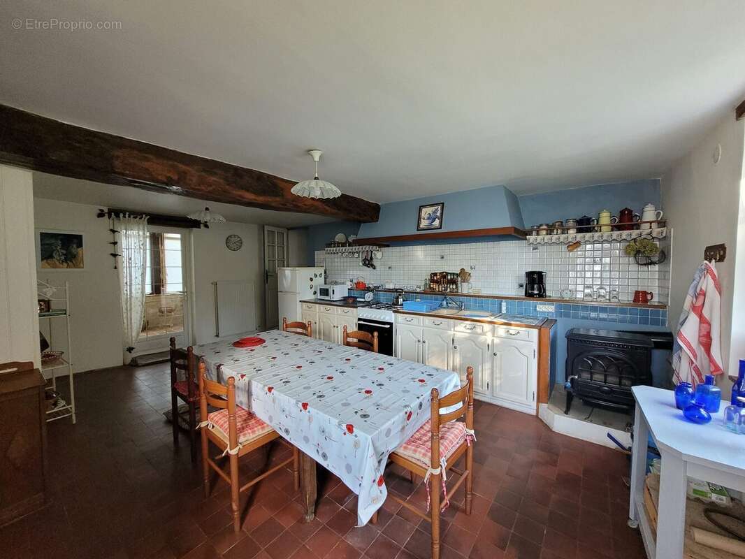 Maison à LA CHAPELLE-MONTLIGEON