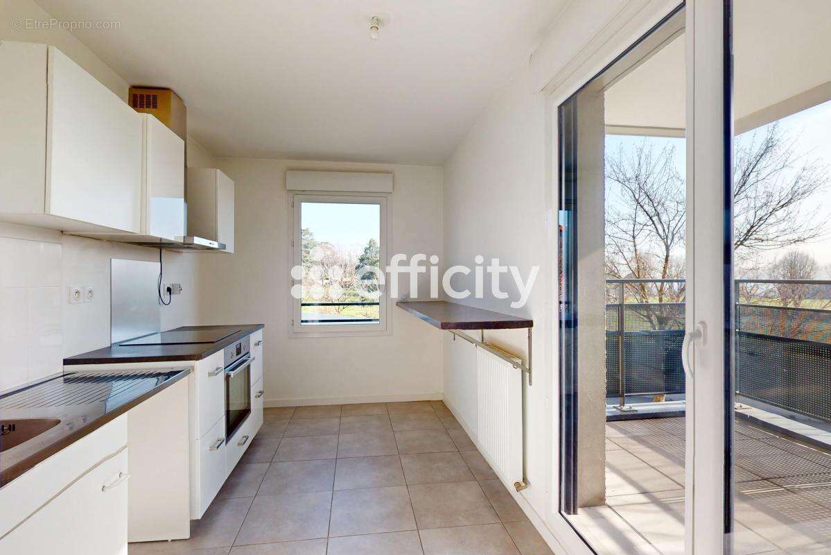 Appartement à SAINT-GENIS-LAVAL