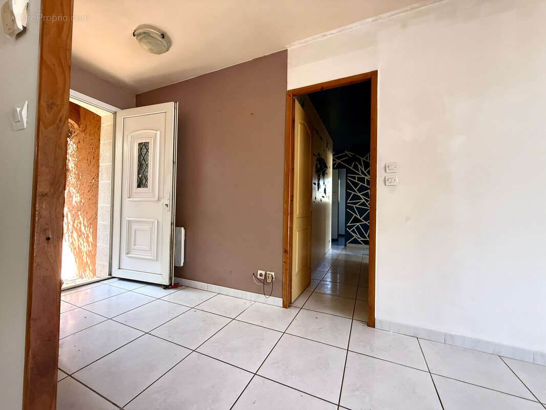 Magnifique villa de 110 m2 4ch + Garage, sur terrain arboré de 1 339 m2 à Saint-Jean-de-la-Blaquière - photo 4
