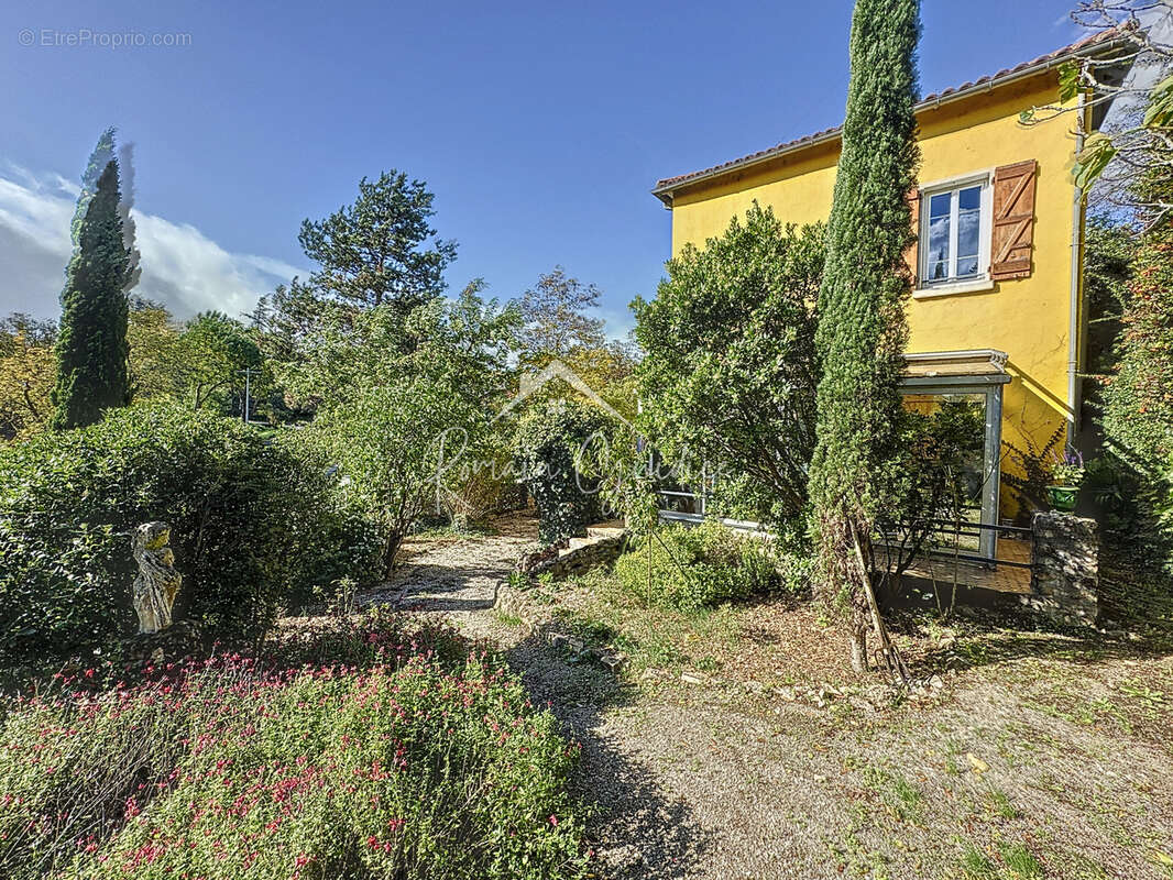 Maison f5 de 147 m2 sur son terrain de 1144 m2 - photo 2