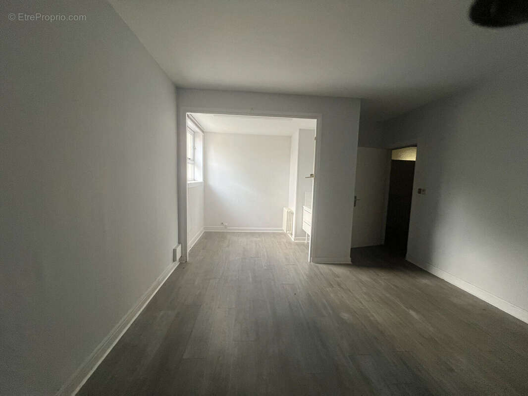 Commerce à LE PEAGE-DE-ROUSSILLON