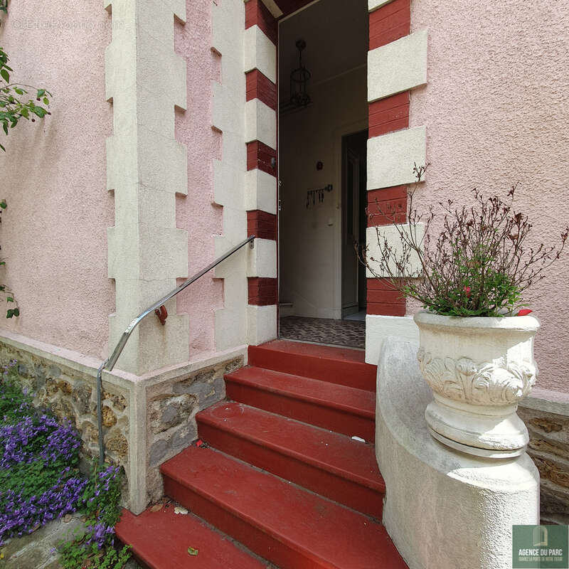 Maison à VILLE-D'AVRAY