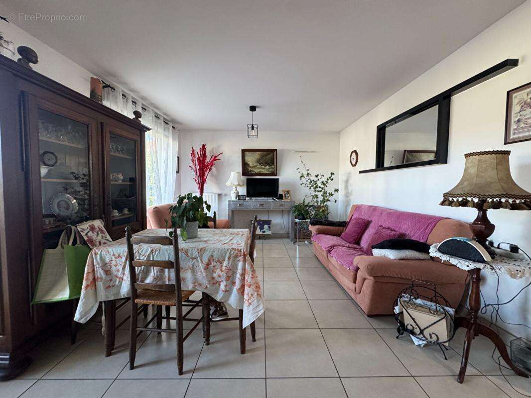 Appartement T3 récent avec balcon et garage Secteur recherché de Décines-Charpieu - photo 11