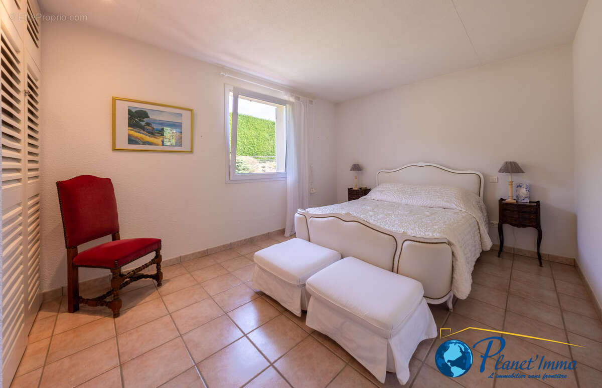 Maison à SAINT-BONNET-LES-OULES