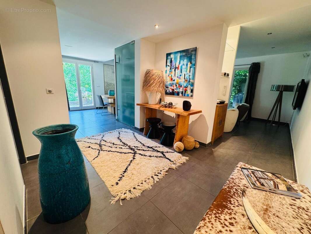 Maison 135 m² à Saint-Martin-De-La-Brasque  - photo 3