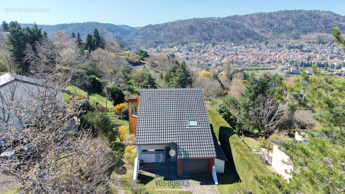 Maison à CEYRAT